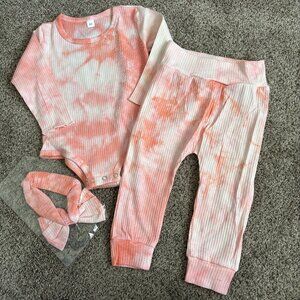 Infant Peach Tie Dye One Piece Bodysuit & Leggings Jogger Pant Set Sz. 12-18mos.